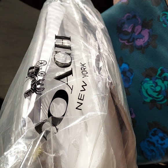 Coach Lilly Carryall with Jumbo Floral print, NWT - Picture 7 of 16